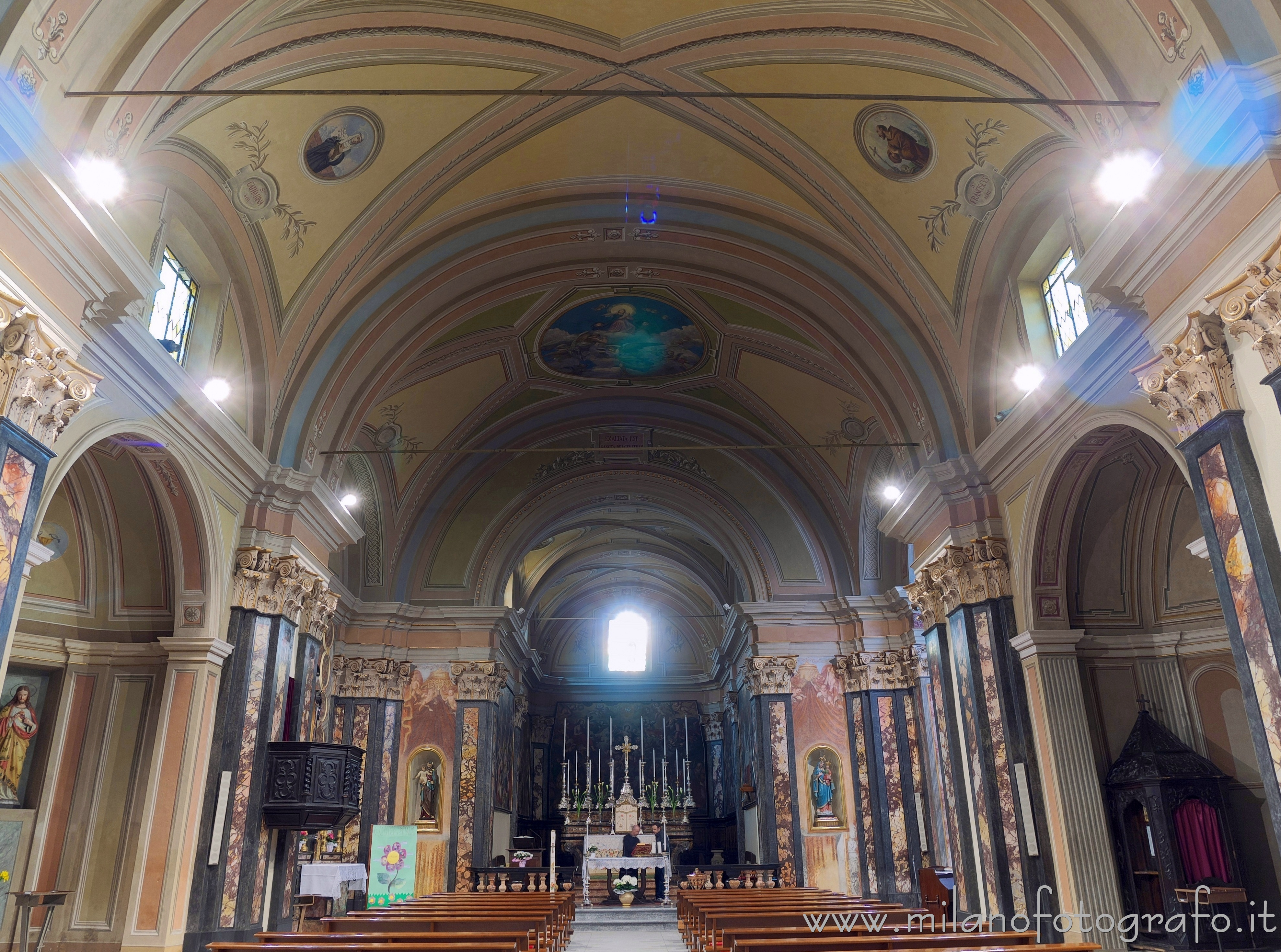 Ghislarengo (Novara) - Interno della Chiesa della Beata Vergine Assunta